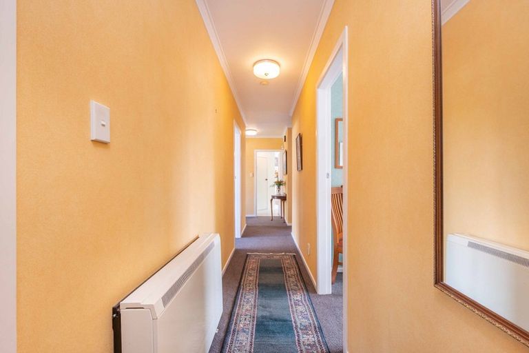 Photo of property in 16 Redwood Avenue, Tawa, Wellington, 5028