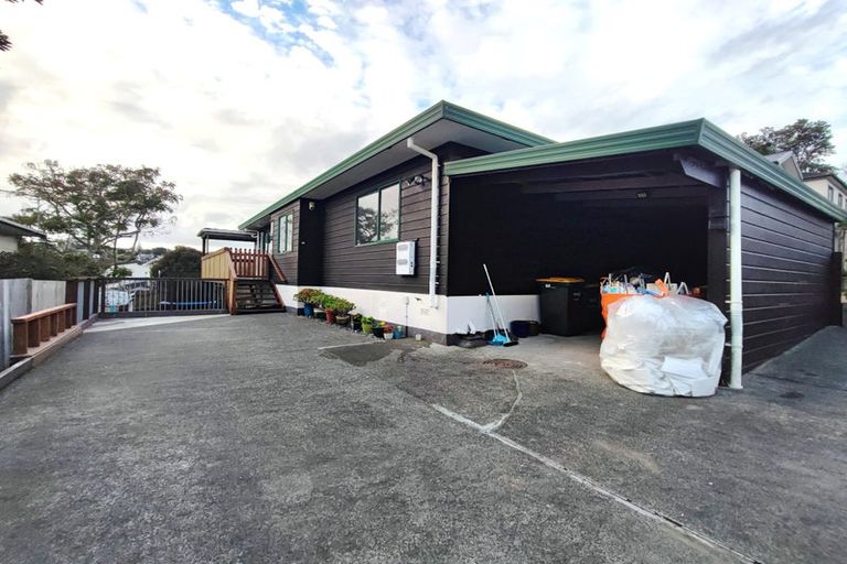 Photo of property in 1/6 Winifred Avenue, Bayview, Auckland, 0629