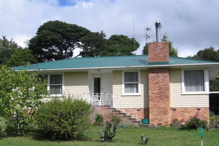 Photo of property in 9 Takapu Street, Henderson, Auckland, 0612