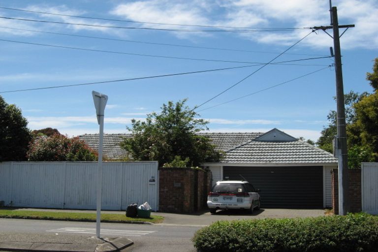 Photo of property in 1/180 Avonhead Road, Avonhead, Christchurch, 8042