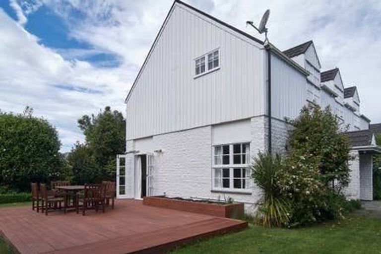 Photo of property in 1 Oakfield Street, Burnside, Christchurch, 8053