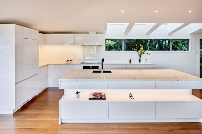 Photo of property in 21 Dillon Street, Lowry Bay, Lower Hutt, 5013