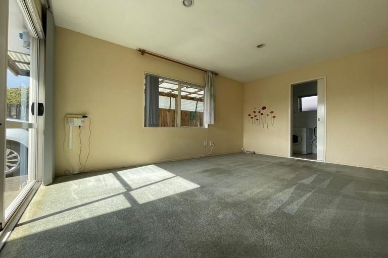 Photo of property in 1/3 Caribbean Drive, Unsworth Heights, Auckland, 0632
