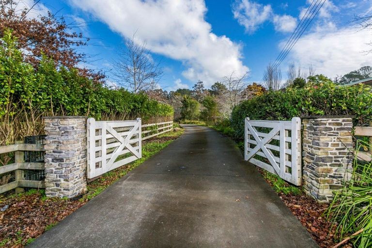 Photo of property in 76 Awa Road, Kumeu, 0891