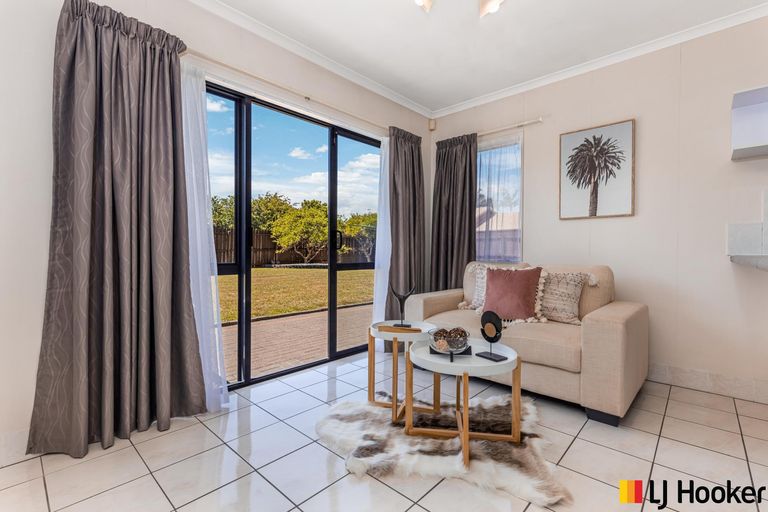 Photo of property in 11 Trossach Place, Wattle Downs, Auckland, 2103