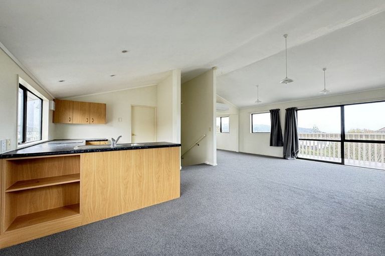 Photo of property in 20 Morere Street, Titahi Bay, Porirua, 5022