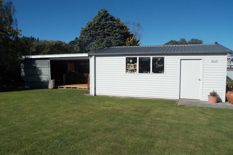 Photo of property in 16 Ongo Road, Hunterville, 4730