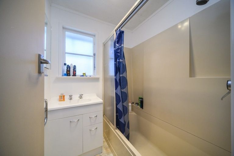 Photo of property in 123 Ruamahanga Crescent, Terrace End, Palmerston North, 4410