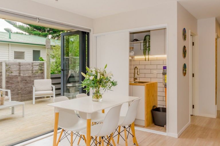 Photo of property in 11 Victor Grove, Waikanae Beach, Waikanae, 5036