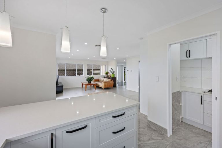 Photo of property in 85c Lake Panorama Drive, Henderson Valley, Auckland, 0614