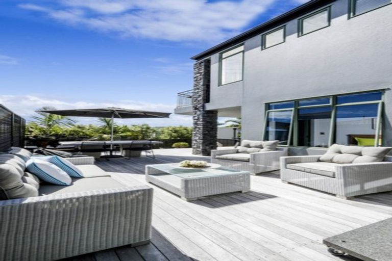 Photo of property in 2/26 Bournemouth Terrace, Murrays Bay, Auckland, 0630