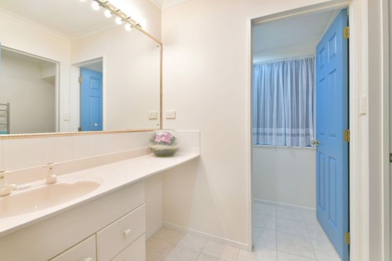 Photo of property in 36 Kath Hopper Drive, Orewa, 0931