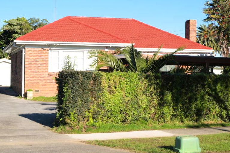 Photo of property in 2 Viola Avenue, Mangere East, Auckland, 2024