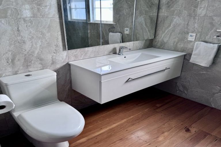 Photo of property in 2/25 Wolsley Avenue, Milford, Auckland, 0620