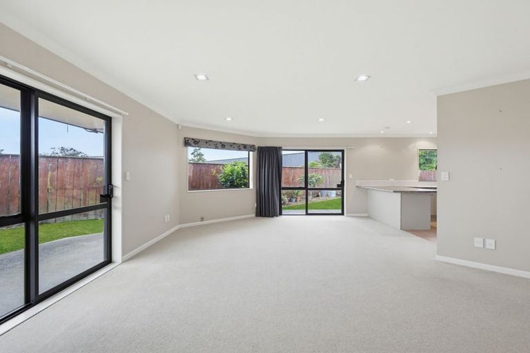 Photo of property in 66 Royal Oak Drive, Kelvin Grove, Palmerston North, 4414