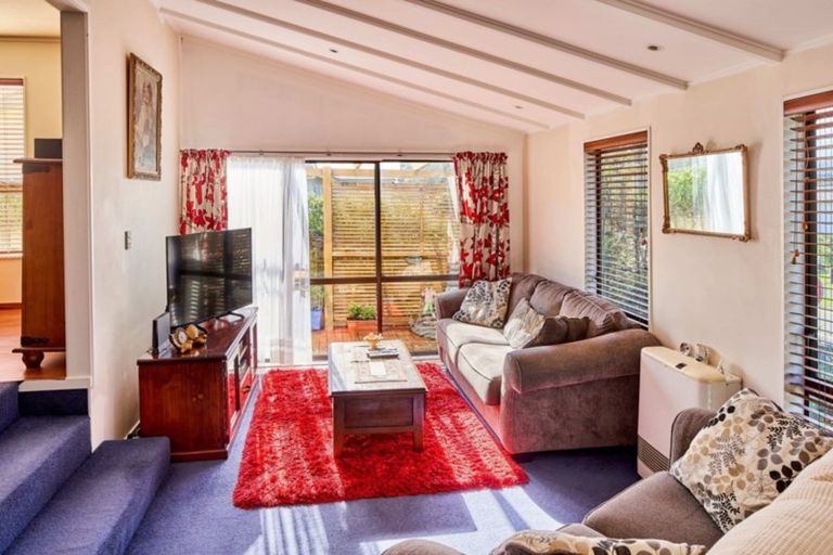 Photo of property in 75 Omapere Street, Whitby, Porirua, 5024