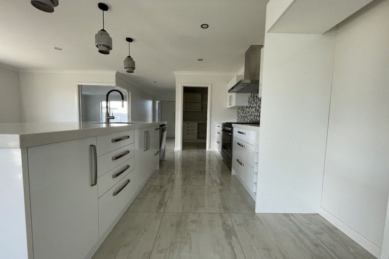 Photo of property in 89 Johnstone Drive, Fitzherbert, Palmerston North, 4410