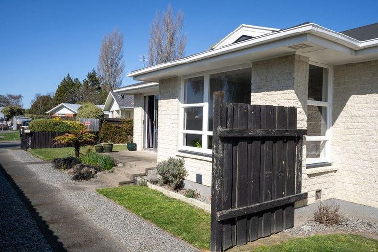 Photo of property in 6 Meldrum Place, Bishopdale, Christchurch, 8051