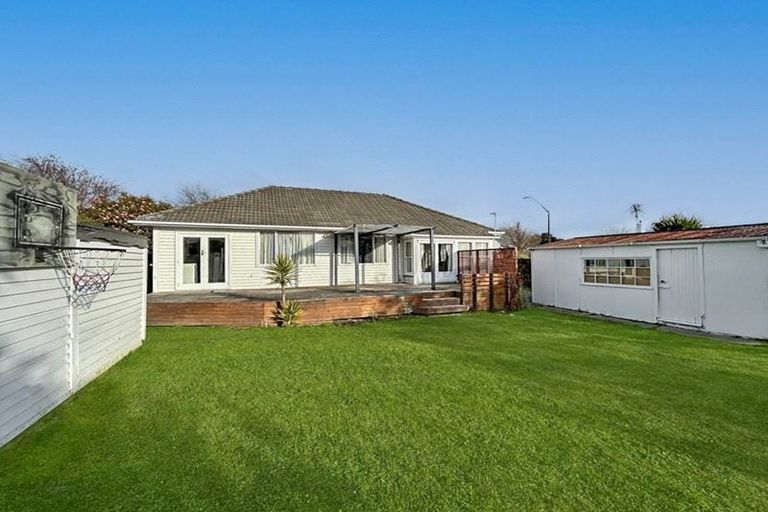 Photo of property in 641 Featherston Street, Roslyn, Palmerston North, 4414