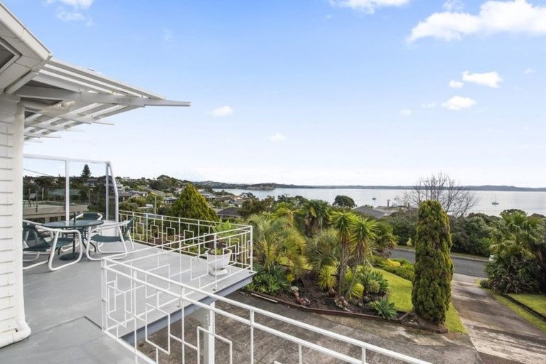 Photo of property in 31 De Luen Avenue, Tindalls Beach, Whangaparaoa, 0930