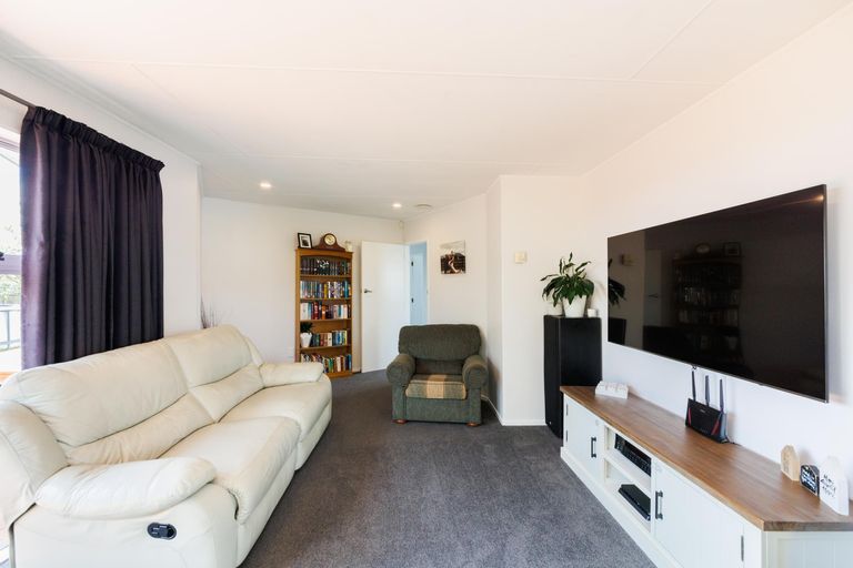 Photo of property in 3 Forbes Place, Kelvin Grove, Palmerston North, 4414