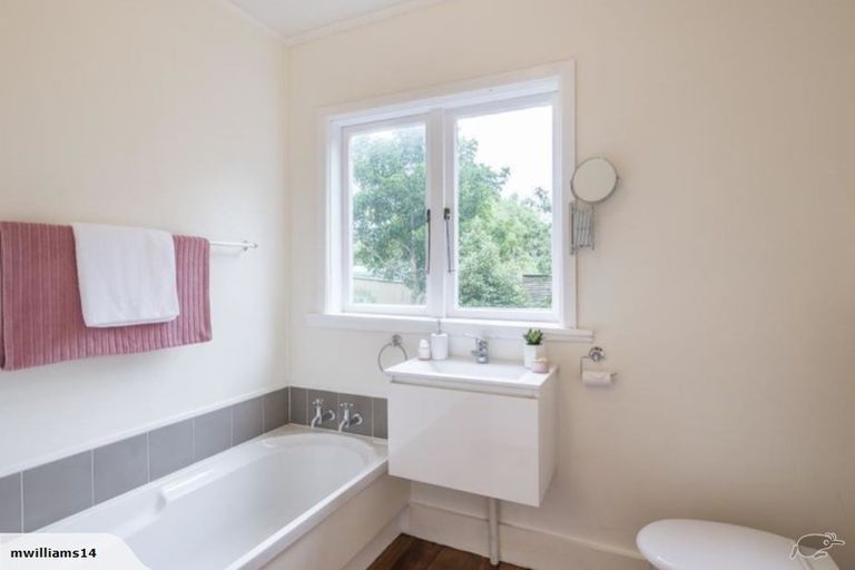 Photo of property in 51 Renown Road, Raumati South, Paraparaumu, 5032