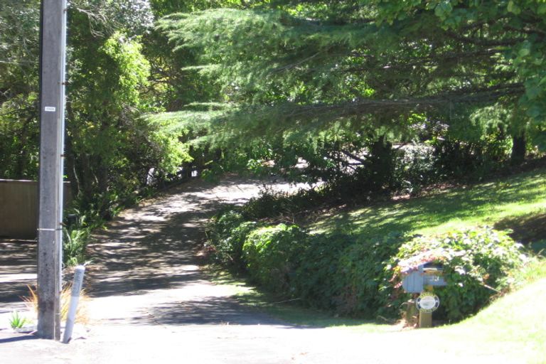 Photo of property in 33 Aorangi Place, Birkenhead, Auckland, 0626