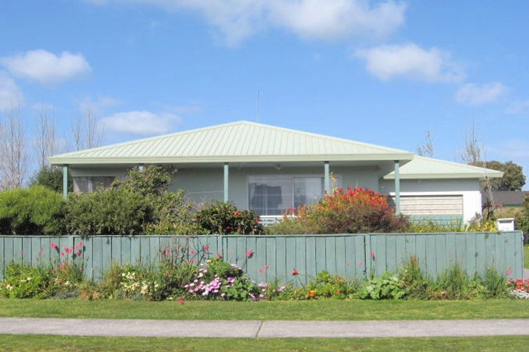 Photo of property in 26 Barbara Grove, Papamoa Beach, Papamoa, 3118