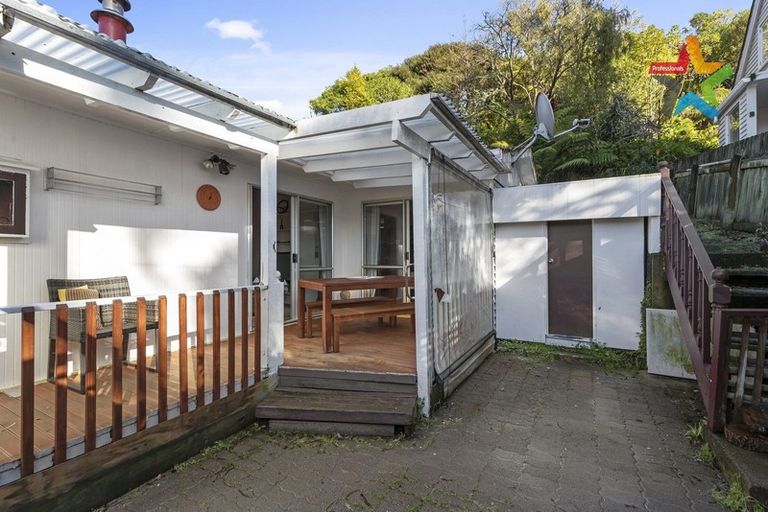 Photo of property in 5 Bird Grove, Stokes Valley, Lower Hutt, 5019