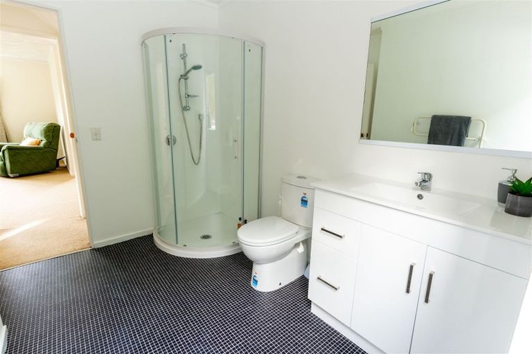 Photo of property in 2/61 Woodhouse Avenue, Karori, Wellington, 6012