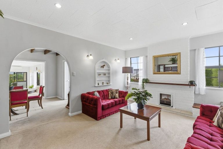 Photo of property in 15 Koputaroa Road, Levin, 5575