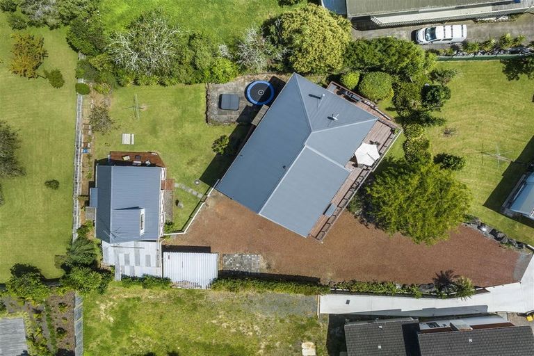 Photo of property in 76 Marine Parade, Mellons Bay, Auckland, 2014