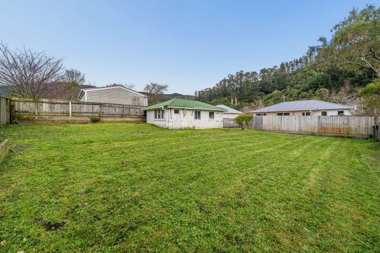 Photo of property in 95a Hine Road, Wainuiomata, 5014