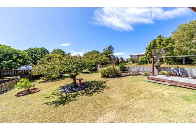 Photo of property in 1394 Whangaparaoa Road, Army Bay, Whangaparaoa, 0930