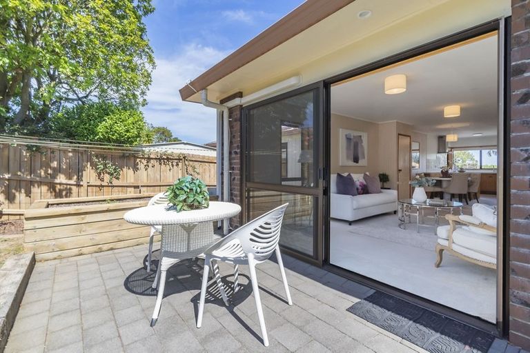 Photo of property in 2/13 Parramatta Place, Botany Downs, Auckland, 2010