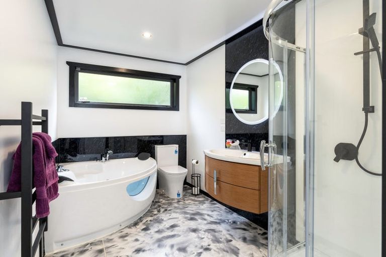 Photo of property in 112 Kawiu Road, Levin, 5510