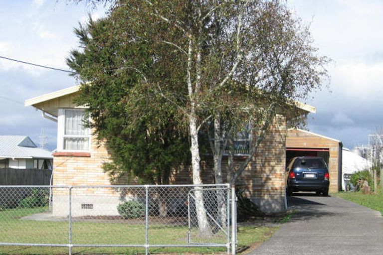 Photo of property in 1/38 Barrys Road, Glendene, Auckland, 0602