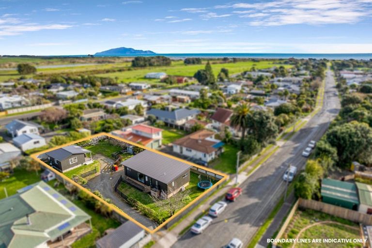 Photo of property in 95 Atkinson Avenue, Otaki Beach, Otaki, 5512