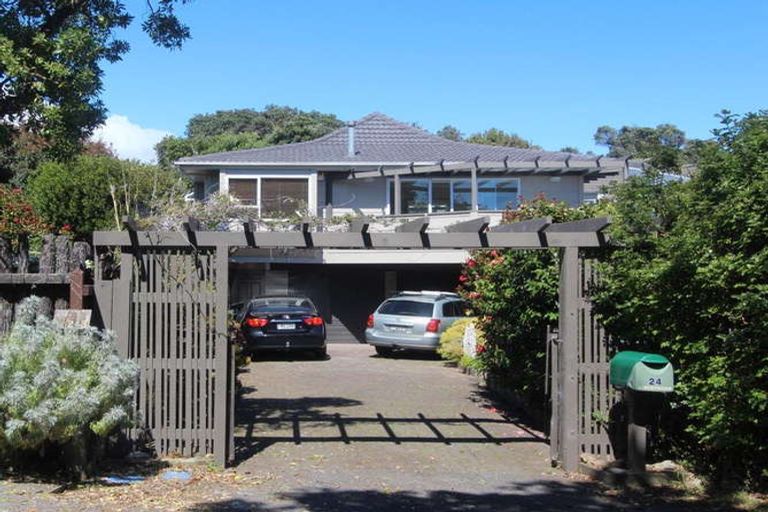 Photo of property in 24 Karekare Road, Raumati South, Paraparaumu, 5032
