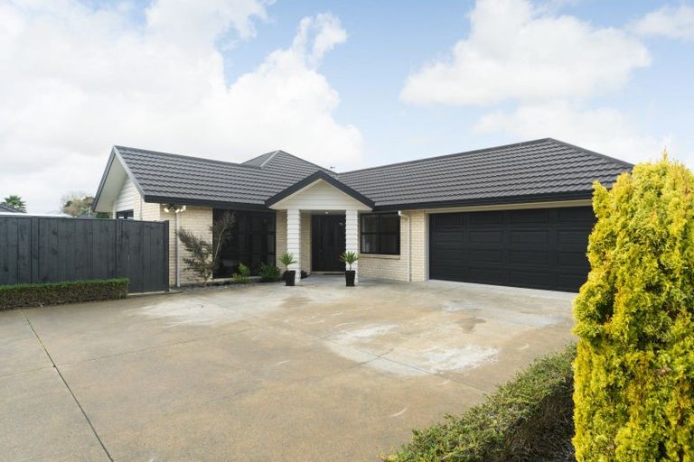 Photo of property in 6 Nevada Way, Kelvin Grove, Palmerston North, 4414