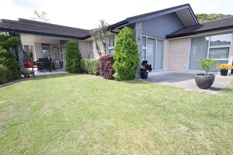Photo of property in 35 Rochfort Crescent, Pyes Pa, Tauranga, 3112