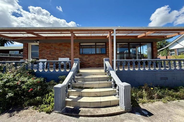 Photo of property in 3 Palm Court Drive, Glen Eden, Auckland, 0602