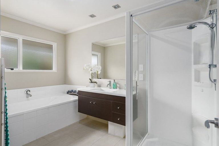 Photo of property in 19 Tennyson Avenue, Kelvin Grove, Palmerston North, 4414