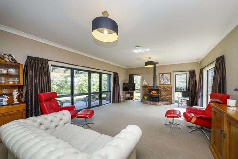 Photo of property in 1 Bushview Lane, Ashhurst, Palmerston North, 4470