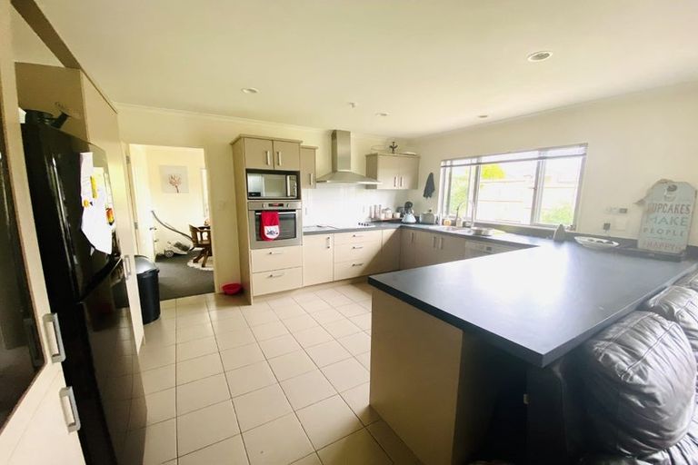 Photo of property in 1 Thomas Hamer Place, Greenhithe, Auckland, 0632