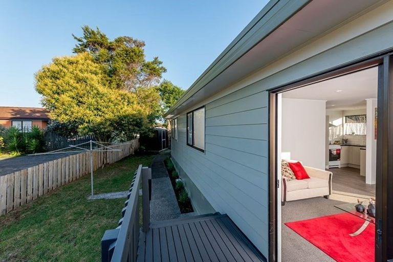 Photo of property in 2/239 Waitemata Drive, Ranui, Auckland, 0612