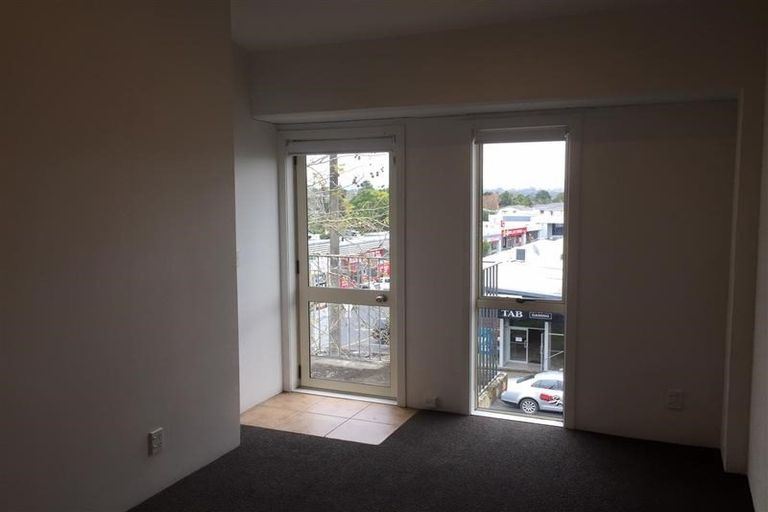 Photo of property in 10 Captain Scott Road, Glen Eden, Auckland, 0602