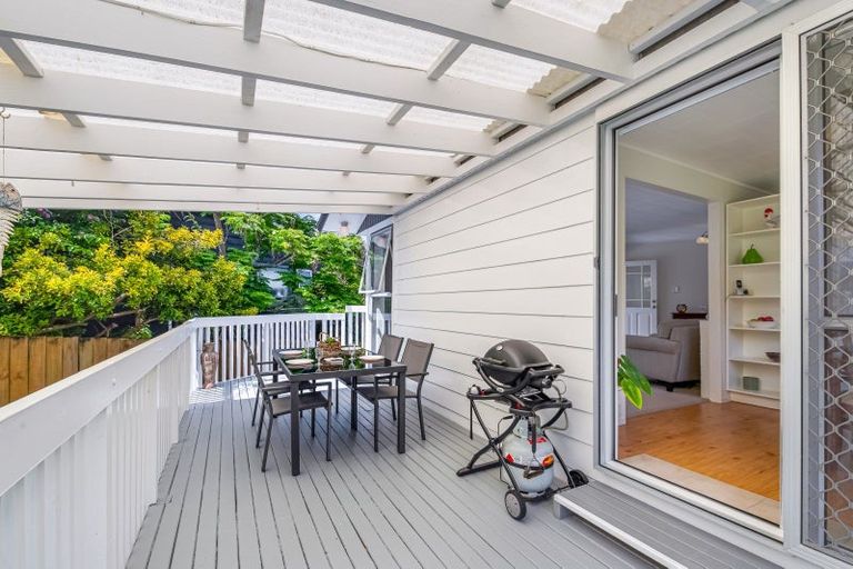 Photo of property in 37 Fitzwater Place, Henderson, Auckland, 0612