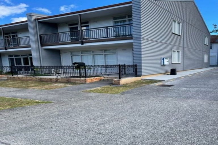 Photo of property in 1/44 Carlos Drive, Flat Bush, Auckland, 2016