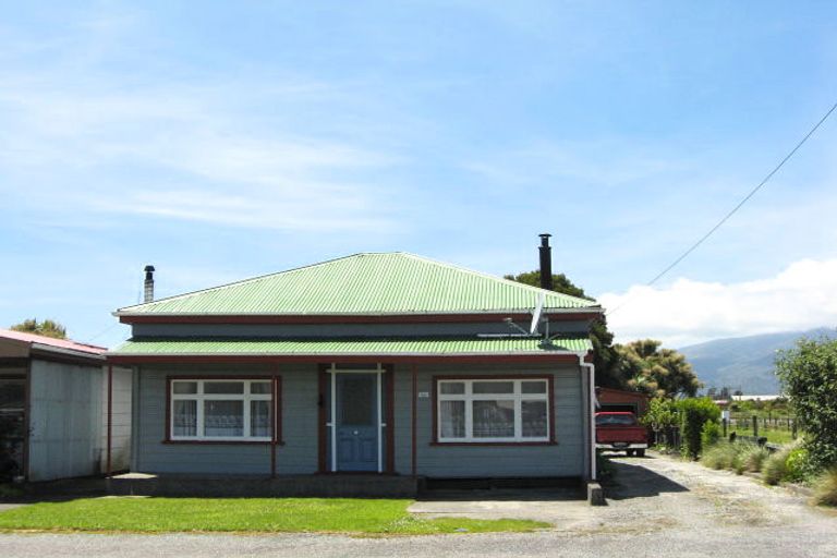 Photo of property in 153 Queen Street, Westport, 7825